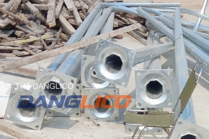 Sản xuất trụ đèn bát giác mạ kẽm