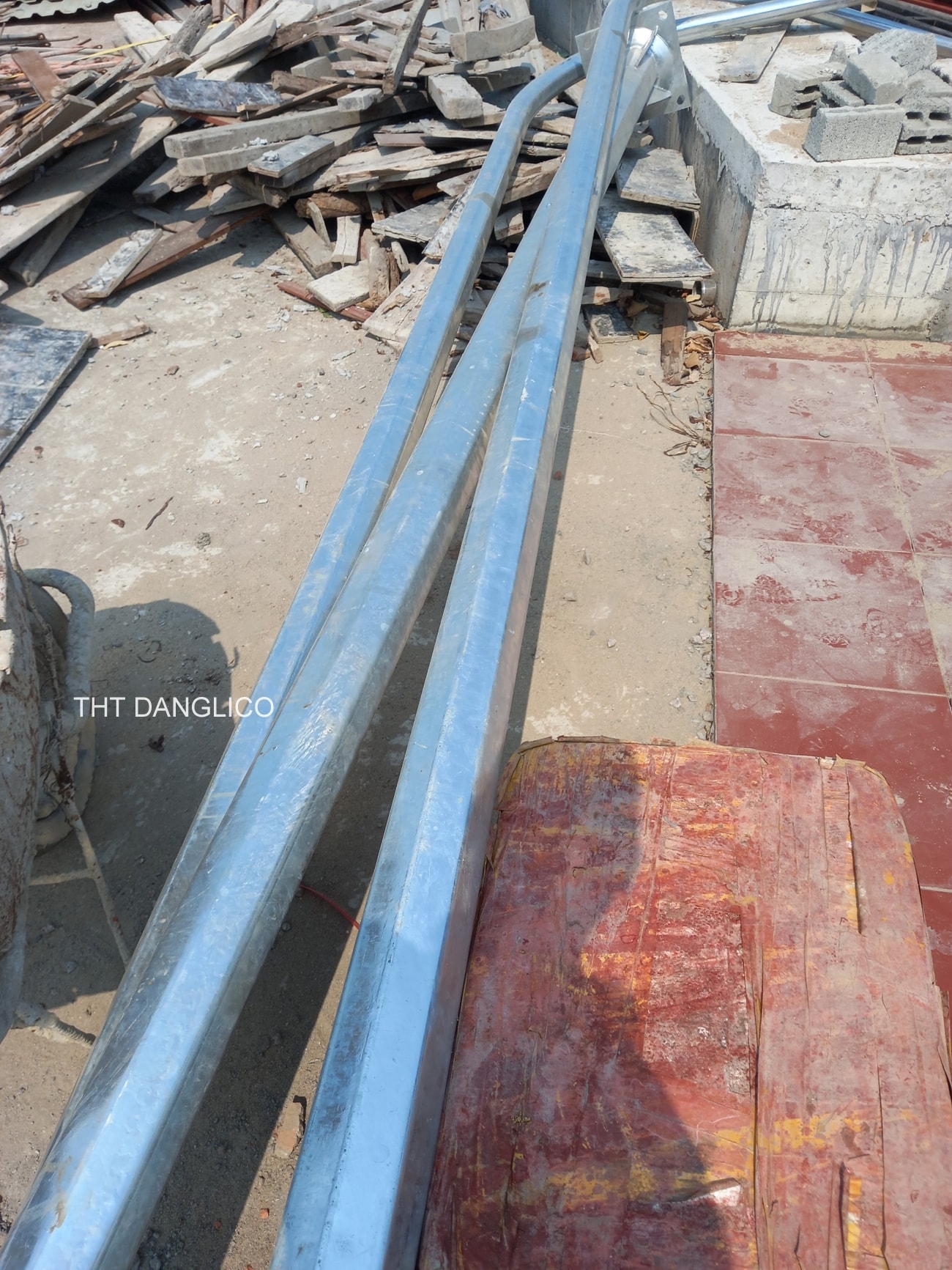 cột đèn và thiết bị cơ khí giao thông THT DANGLICO
